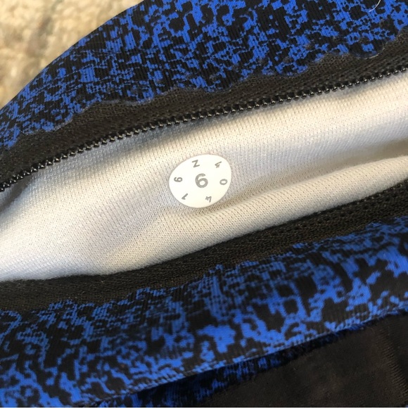 lululemon RARE On Track Tight 25" *Luxtreme - Picture 9 of 9